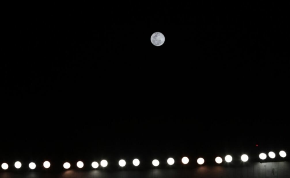 Engalana "Luna de Nieve" el cielo de la CDMX