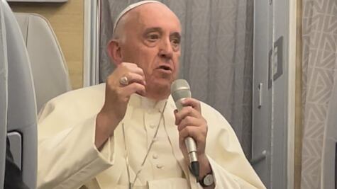 Papa Francisco asegura que podría renunciar, pero que "ahora no es el momento"