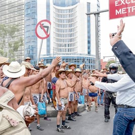 Se enfrentan los 400 pueblos y sindicalizados