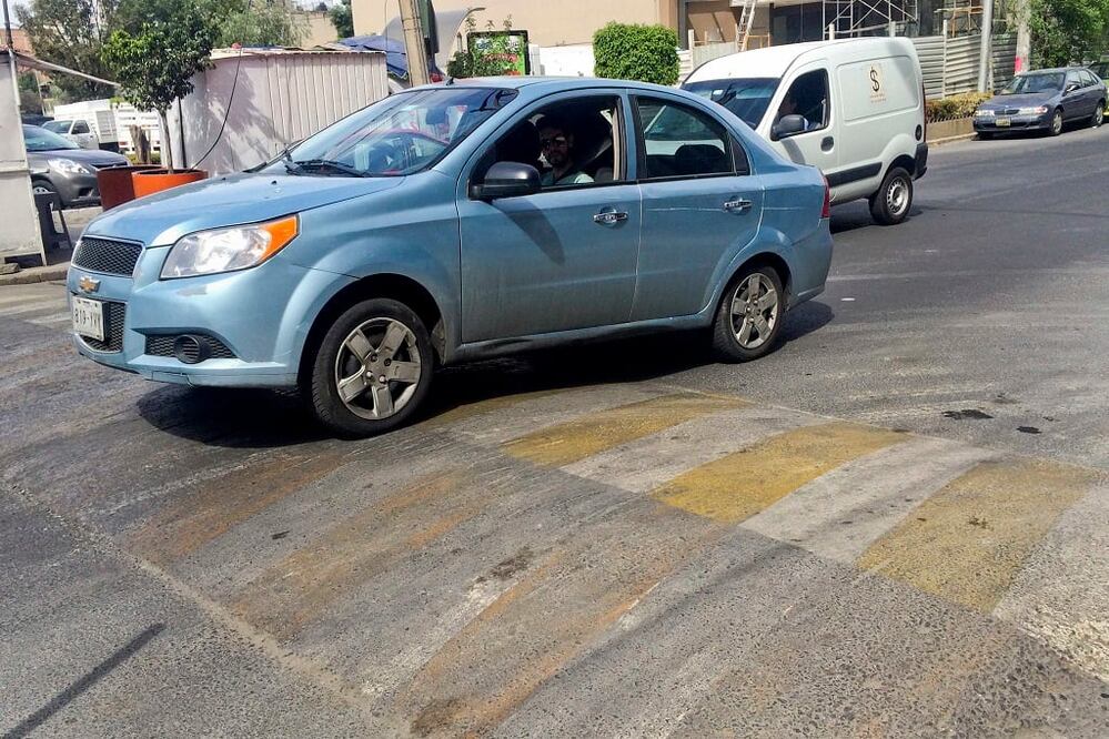 Los daños que causa a tu auto pasar rápido un tope