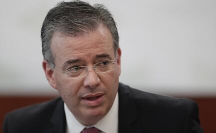 Gobernador del Banco de México se reúne con senadores 