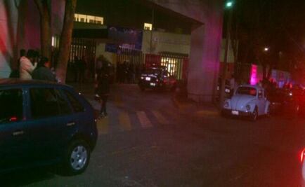 Policía lanza gas lacrimógeno en hospital de Tlalnepantla; desalojan sala de urgencias