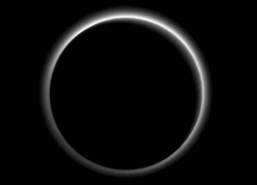 Plutón tiene ríos de hielo similares a glaciares