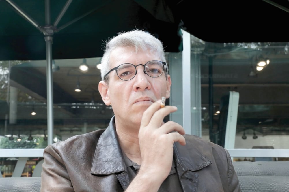 Emiliano Monge explora las huídas de su abuelo, su padre y de él mismo. LUIS CORTÉS. EL UNIVERSAL