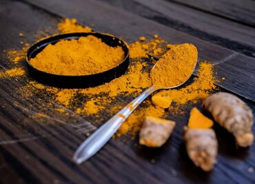 Para qué sirve la leche con cúrcuma