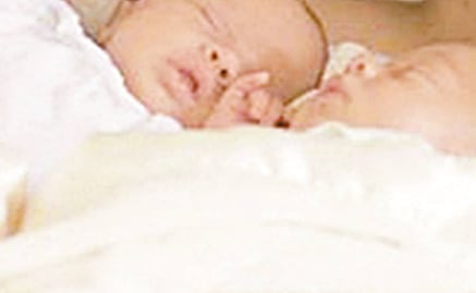 Causan sensación gemelos recién nacidos en EU