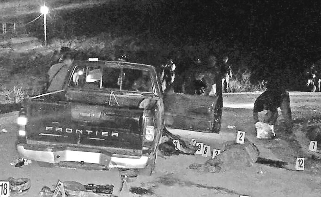 Los soldados viajaban a bordo de camionetas particulares sin placas, entre ellas una Nissan azul modelo Frontier, y no en patrullas oficiales del Ejército (ESPECIAL)