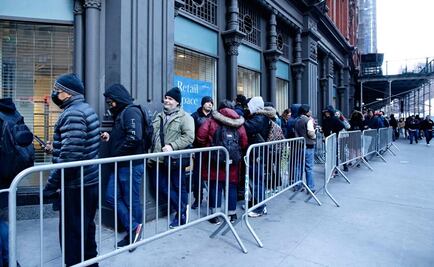 Cientos de personas acuden a primera tienda legal de marihuana en Nueva York