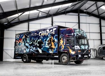 Banksy crea el camión más costoso del mundo