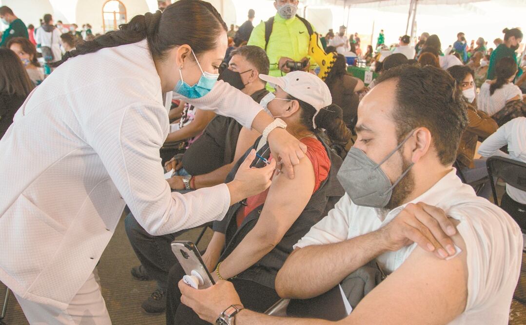 La inmunización es la vía que ayudará a la reactivación económica, argumentan autoridades. Foto: ARCHIVO EL UNIVERSAL