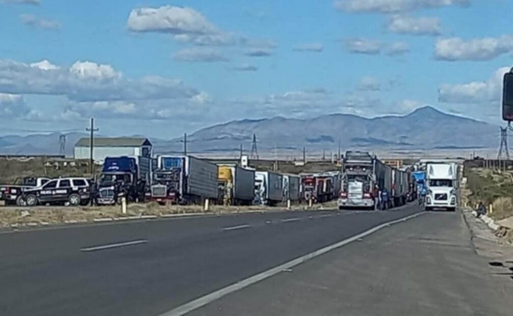 Mineros de la Sección 65 y transportistas incomunican al municipio de Cananea, Sonora
