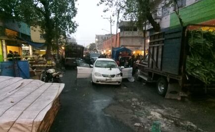 Matan a golpes a hombre tras atropellar a peatón y chocar con puestos en La Merced