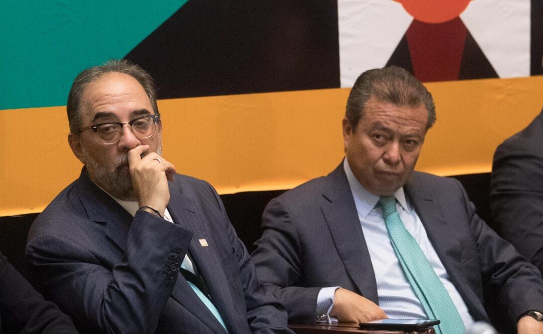 Luis Castro y César Camacho durante el seminario internacional para repensar el futuro. (Foto: Germán Espinosa/El Universal)
