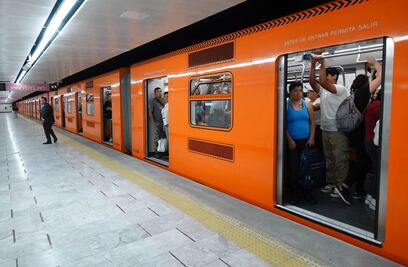 Metro de la CDMX implementa marcha de seguridad por lluvias; el avance de trenes es más lento en 5 líneas