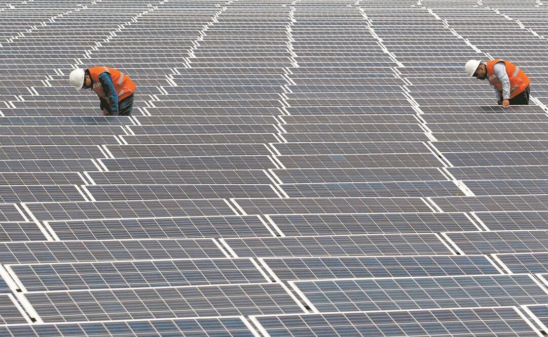 El Senado mexicano aprobó la nueva ley eléctrica en la que se prevé releguen a las energías limpias. Foto: Ulises Ruiz. AFP