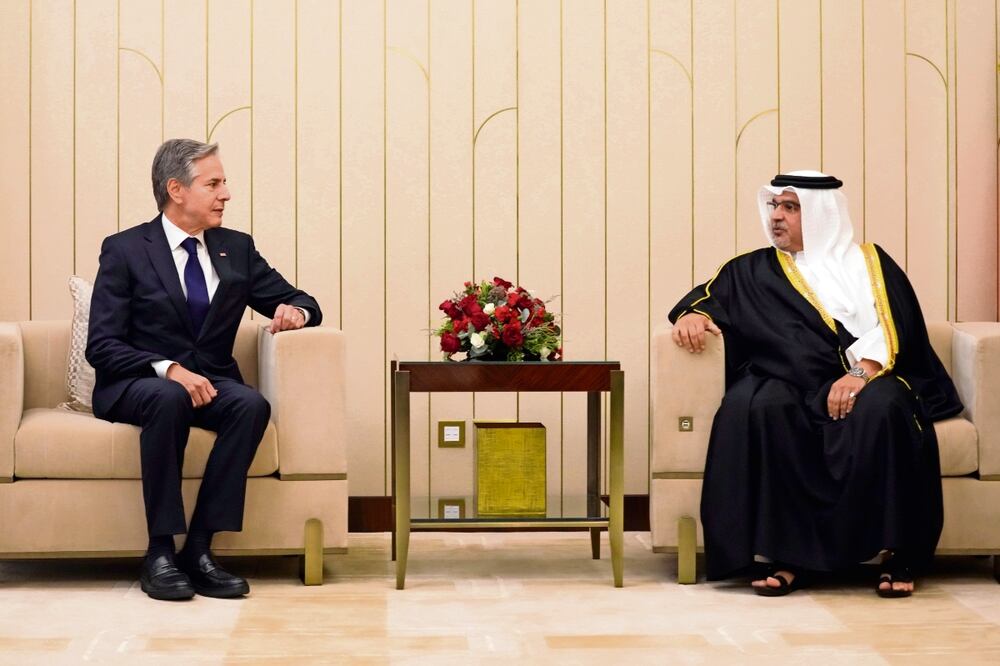 El secretario de Estado estadounidense, Antony Blinken, con el primer ministro de Bahréin, el príncipe heredero Salman Bin Hamed Al Khalifa. Foto: Jacquelyn Martin | AP