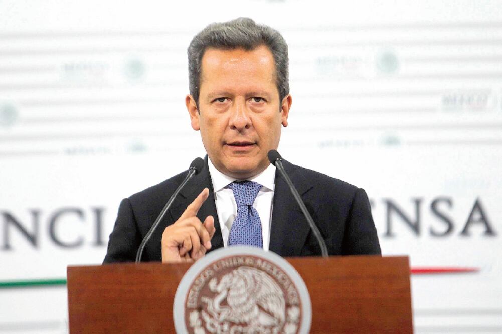 El vocero Eduardo Sánchez informó en conferencia de prensa los resultados de la reunión del presidente Peña Nieto con padres de normalistas (FERNANDO RAMÍREZ. EL UNIVERSAL)