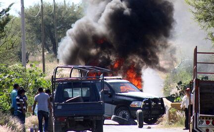 Pobladores queman dos autos en municipio de Puebla