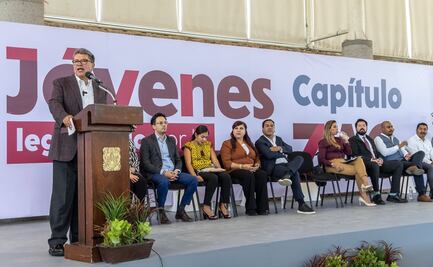 Al grito de “¡Presidente, Presidente!”, reciben a Ricardo Monreal en Foro de Jóvenes en Zacatecas