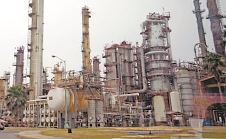 Pemex reporta incremento de 21.9% en refinación de crudo en primer trimestre del año; baja combustóleo y suben gasolinas