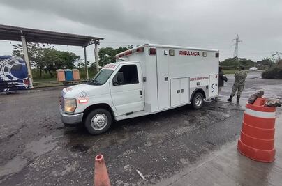 INM detiene ambulancia con 36 migrantes extranjeros en Tabasco