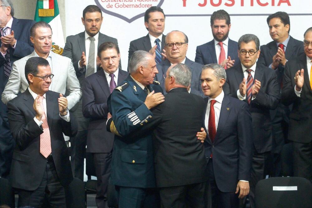 El viernes pasado, en como presidente de la Conago, Miguel Ángel Mancera destacó el trabajo de las Fuerzas Armadas a favor de todos los mexicanos. (ARCHIVO EL UNIVERSAL)