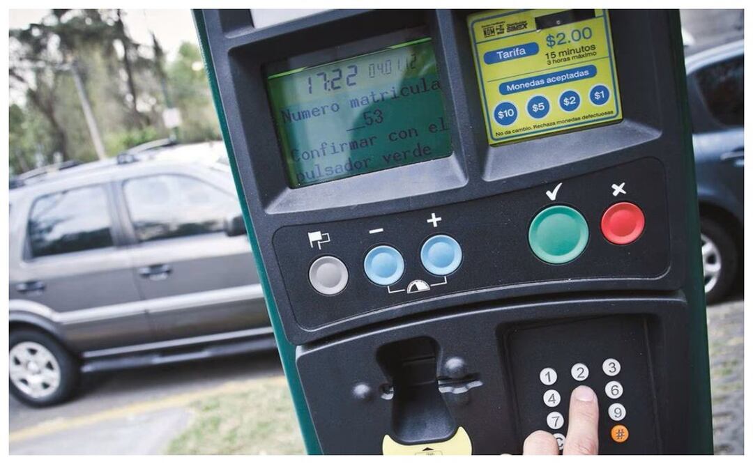 Paga la multa del parquímetro dentro del límite para que evites ir al corralón. Imagen: Archivo El Universal