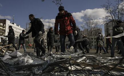 Ucrania rechaza rendirse en Mariúpol; acusa a Rusia de "delirio"