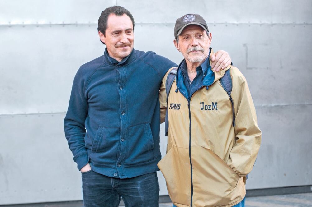 Demian filma la película "7:19", al lado de Héctor Bonilla (AGUSTÍN SALINAS. EL UNIVERSAL)