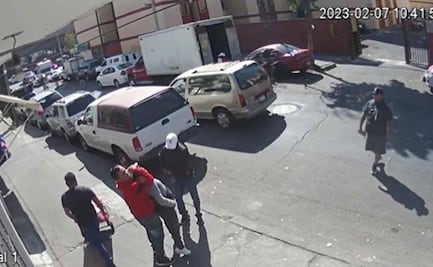 VIDEO: "Chineros" asaltan a transeúnte a plena luz del día en la Merced