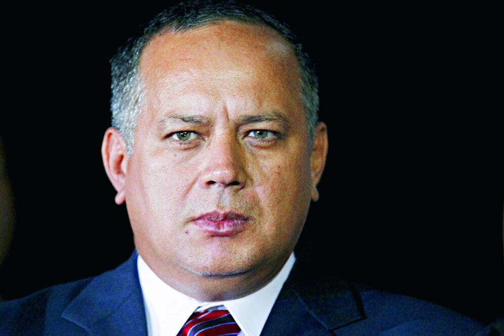 Diosdado Cabello demandó por difamación a 22 personas vinculadas a tres medios que difundieron en enero una nota ligándolo con el narco (REUTERS)
