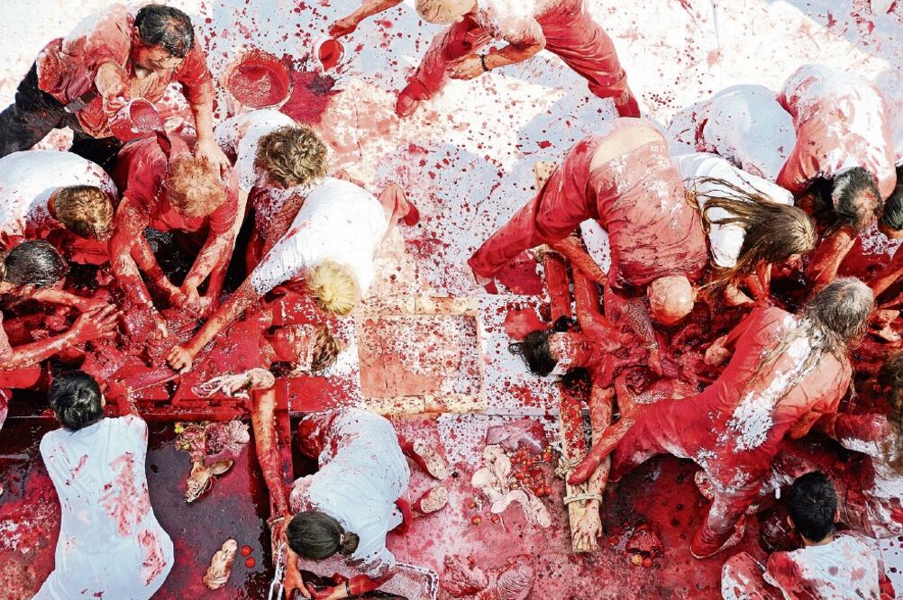 En el proyecto participa Hermann Nitsch con algunas de sus piezas surgidas de sus performances. Aktion 130, 2010. Performance, Nápoles, Italia (GLOBAL ART AFFAIRS FOUNDATION. COL. ATELIER NITSCH)