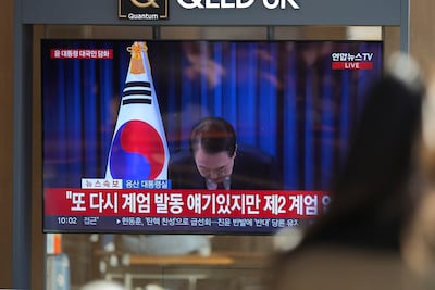 Corea del Sur: policía allana el despacho presidencial por declaración de ley marcial; también realiza redadas