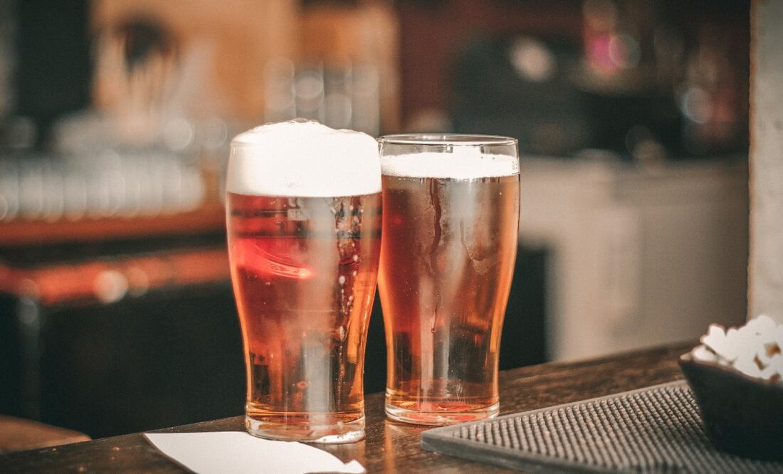 Pon en práctica estos 6 pasos y elabora tu propia cerveza en casa / Foto: Canva
