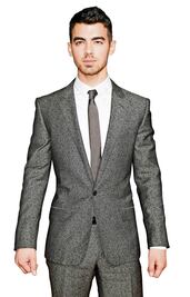 Joe Jonas se incomoda en preguntas sobre chicas