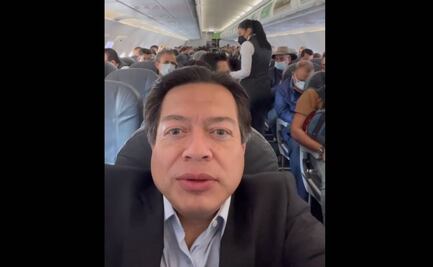 Mario Delgado estrena el AIFA al aterrizar en el primer vuelo desde Guadalajara