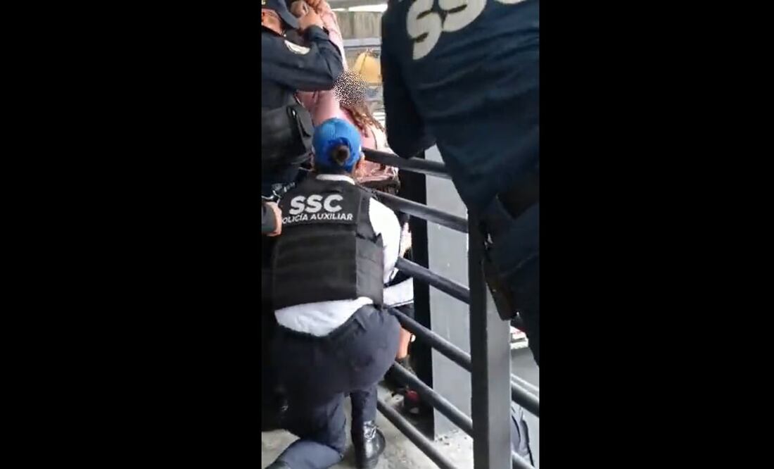 El director del Metrobús, Roberto Capuano, informó que la persona ya está siendo atendida para que reciba la ayuda necesaria. Foto: captura de video