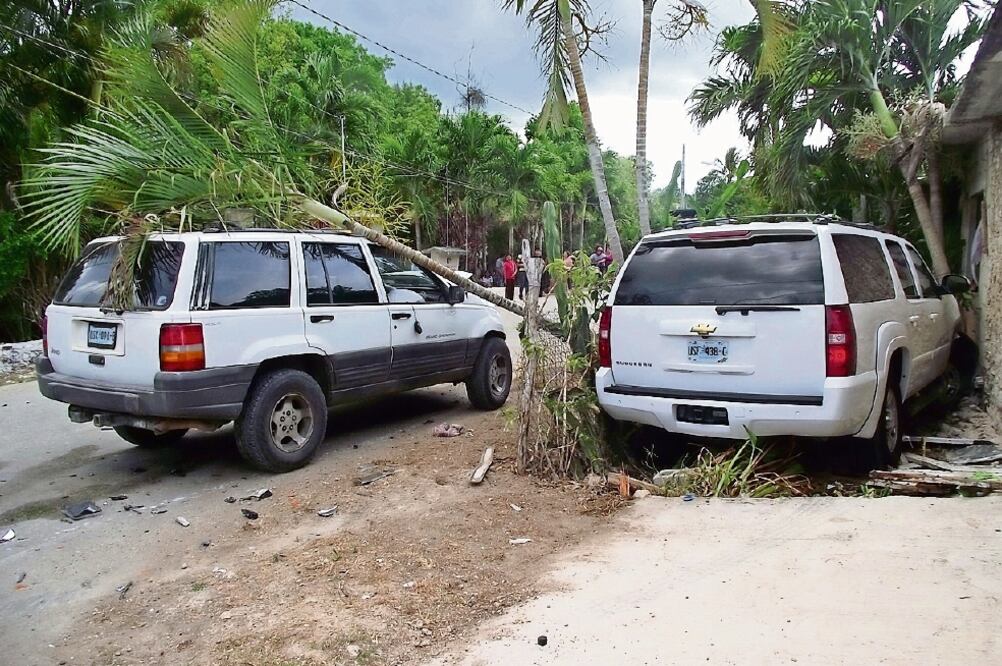 El accidente ocurrió el lunes pasado en el trayecto del aeropuerto de Cancún, Quintana Roo, hacia el municipio de Lázaro Cárdenas, a la entrada de Kantunilkín (ARCHIVO EL UNIVERSAL)