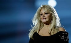 Bonnie Tyler sigue "gravemente enferma aunque estable", confirma su equipo