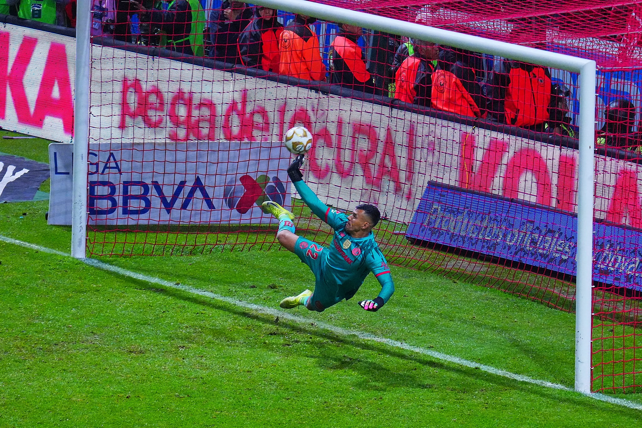 Luis García, el Superman del arco; la noche que hizo soñar con la 12