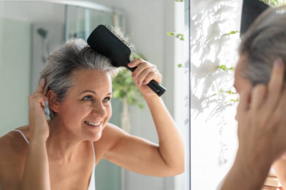 No ocultes tus canas, mejor lúcelas con cortes de cabello favorecedores. Foto: Unsplash