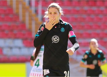 Licha Cervantes logra un 'hat-trick' en la victoria de Chivas