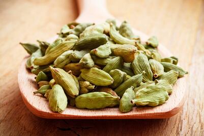 Beneficios y propiedades del cardamomo