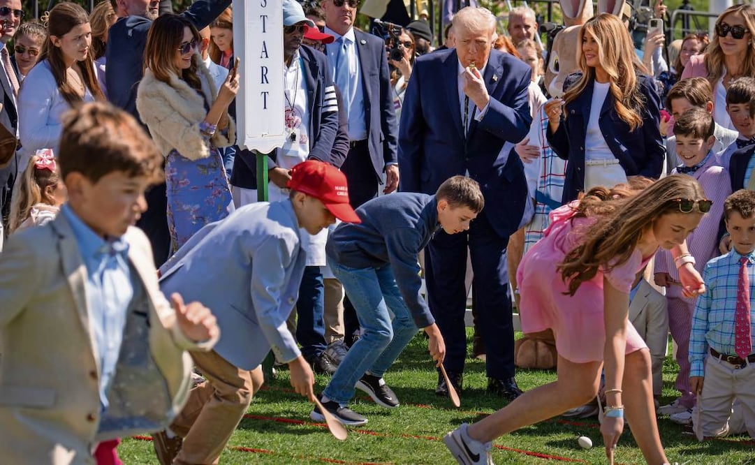 El presidente Donald Trump, en los jardines de la Casa Blanca durante las celebraciones por la Pascua. Foto: MARK SCHIEFELBEIN/AP