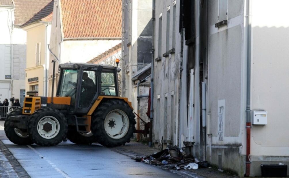 Mueren 7 niños y su madre en incendio provocado por secadora en Francia
