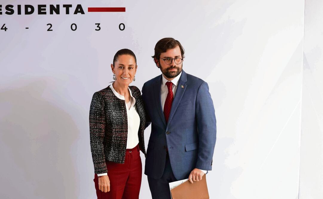 Al presentar a Alejandro Svarch, la virtual presidenta dijo que el médico ha hecho un trabajo extraordinario al frente de Cofepris erradicando la corrupción que había en esa institución. Foto: Diego Simón Sánchez / EL UNIVERSAL