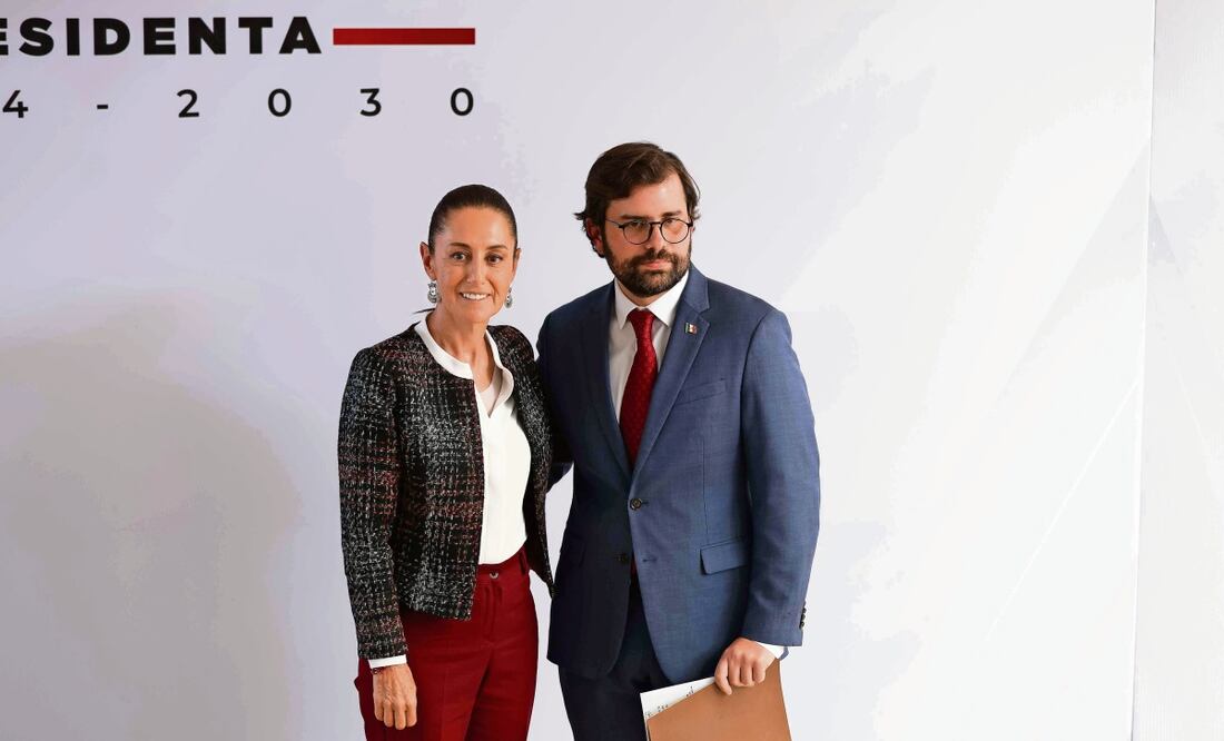 Al presentar a Alejandro Svarch, la virtual presidenta dijo que el médico ha hecho un trabajo extraordinario al frente de Cofepris erradicando la corrupción que había en esa institución. Foto: Diego Simón Sánchez / EL UNIVERSAL