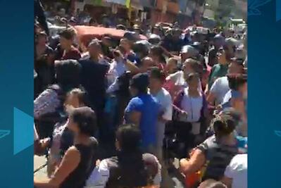 Padres y automovilista desatan trifulca en avenida Centenario