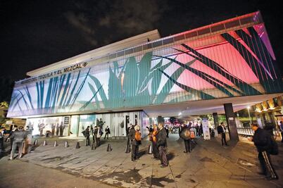 Canta, come y celebra todo el mes patrio