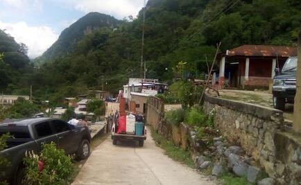 Desalojan a 120 familias ante riesgo de deslizamiento de cerro en Chiapas